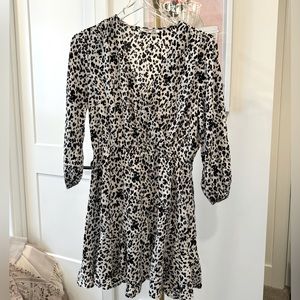 Dex front cross over leopard print dress. Very flattering